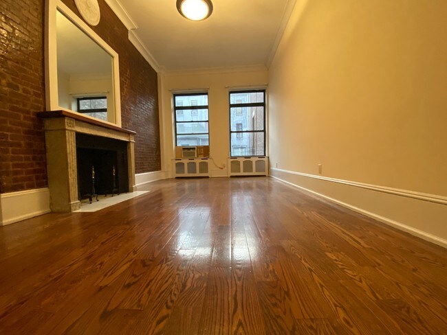 Building Photo - 169 W 76th St