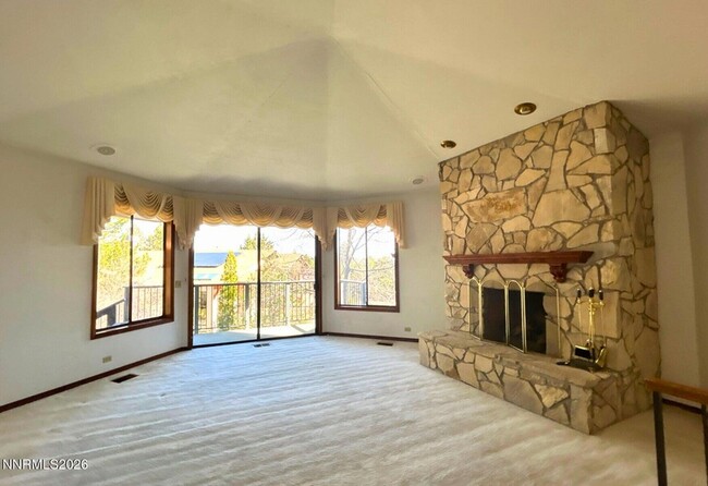 Building Photo - 2795 Lakeridge Terrace W