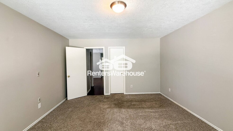 Building Photo - 503 Willow W Dr
