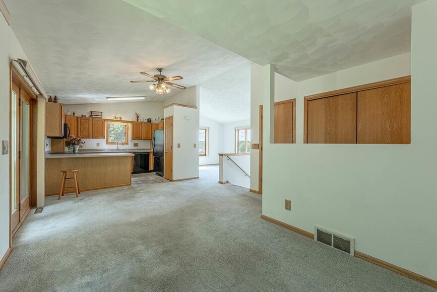 Kitchen - 100 Grossenbacher Ln