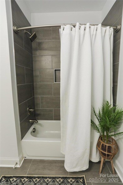 Building Photo - 2734 Kendrick Ave