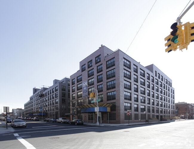 Building Photo - 58 Metropolitan