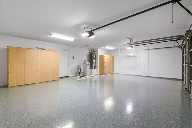 Building Photo - Gorgeous Everything you Need 4Bedroom plus Den Chandler Home!