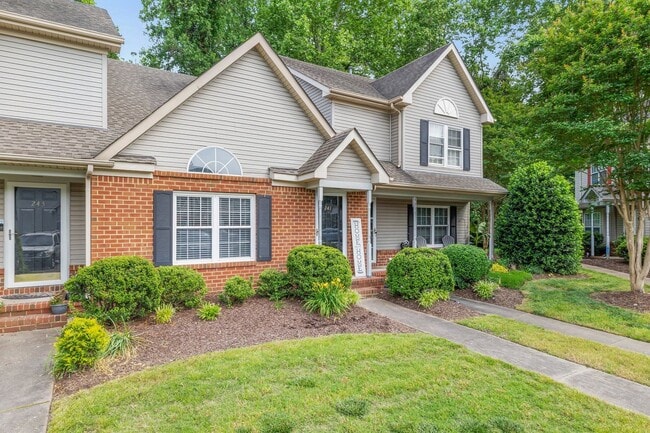 Building Photo - Modern Comfort in the Heart of Chesapeake ...