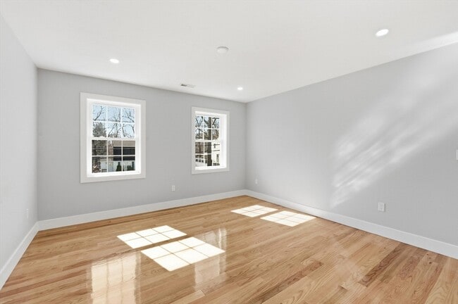 Building Photo - 6 Barrows Rd