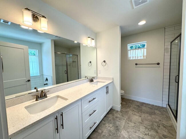 Building Photo - Private Palmer Lake Home w/ 3 Bedrooms, Of...