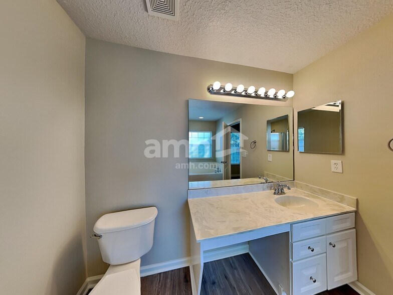 Building Photo - 1433 Heather Ct