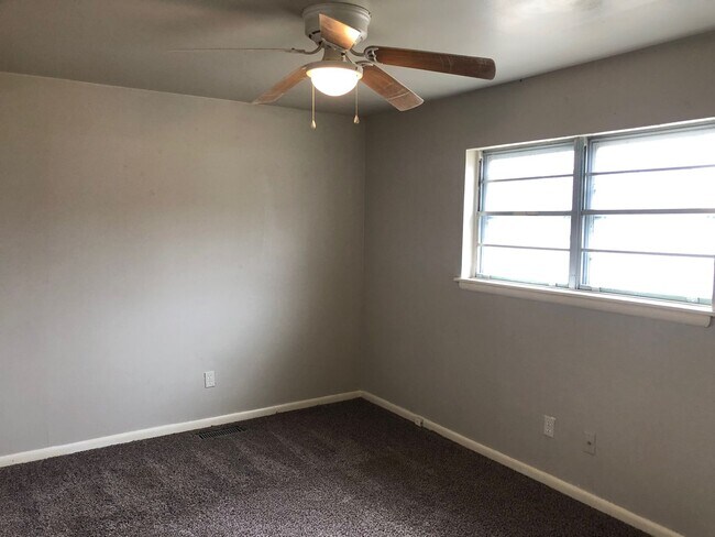 Building Photo - 3 bedroom 2 bath HOME in Farmington / FARM...