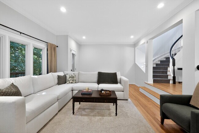 Building Photo - Elegant & Spacious Contemporary Townhome in Serene Potomac Enclave