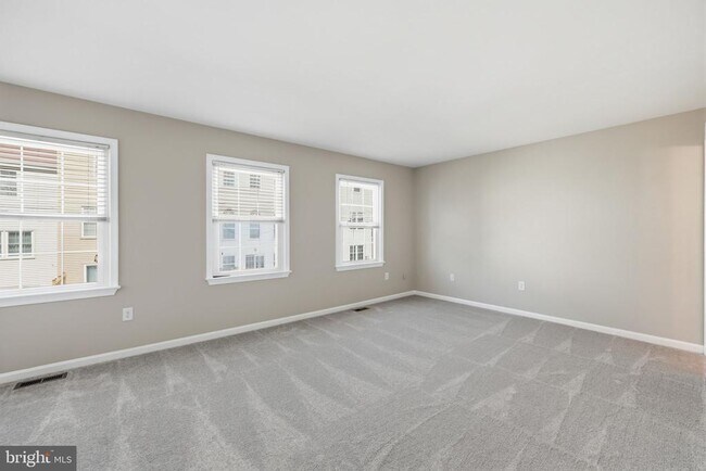 Building Photo - 7978 Revenna Ln
