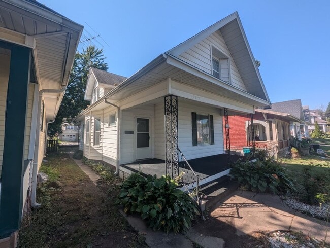 Building Photo - 2622 Monterey St