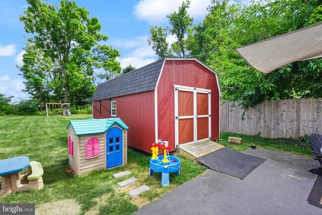Building Photo - 580 N Braddock St