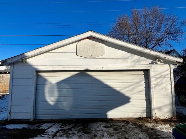 Building Photo - 619 Werle Ave