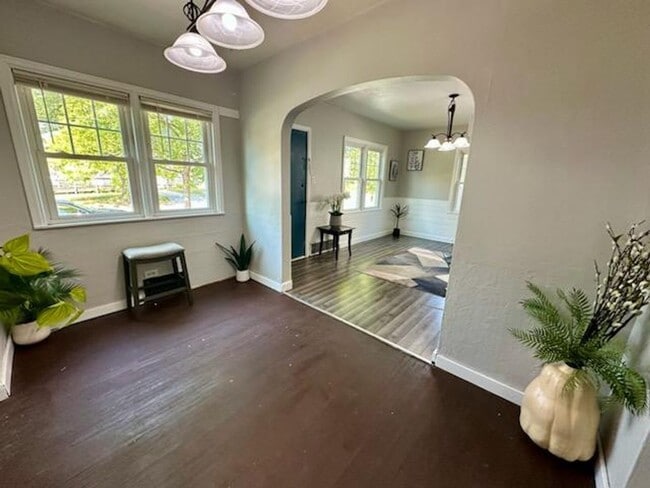 Building Photo - 3 bed, 1 bath home for rent in Waterloo