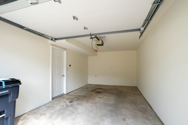 Building Photo - 2612-2614 Northampton Dr.