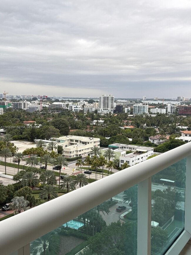 Building Photo - 10101 Collins Ave