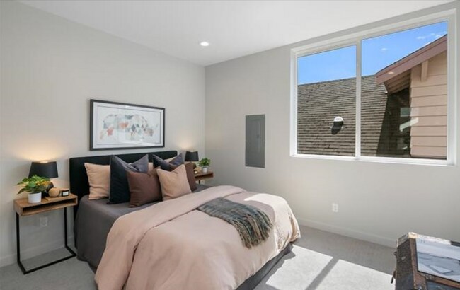 Building Photo - Enjoy Stunning City Views from This 2-Bedr...