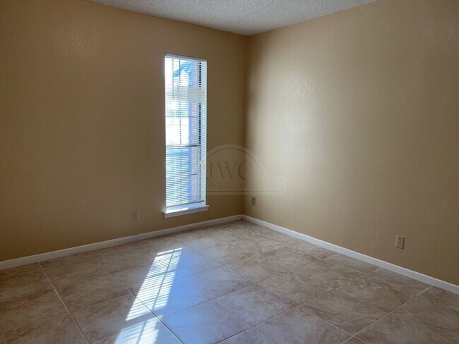 Building Photo - 3313 Sungate Dr