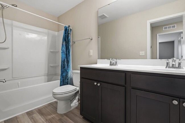 Building Photo - 313 Summer Ranch Dr