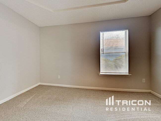 Building Photo - 4300 Lindy Trail