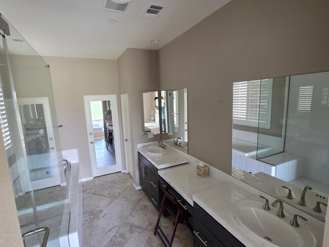 Building Photo - 4415 Vantage Ln