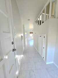 Building Photo - West Norman 2 Bed 1.5 Bath Fully Remodeled...