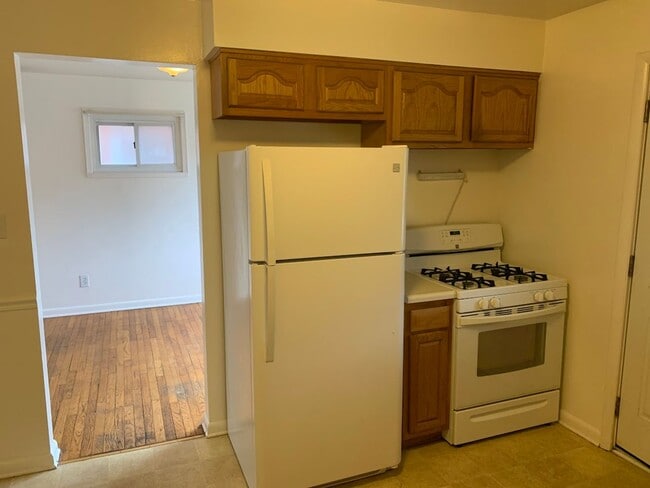 Building Photo - Two story townhouse