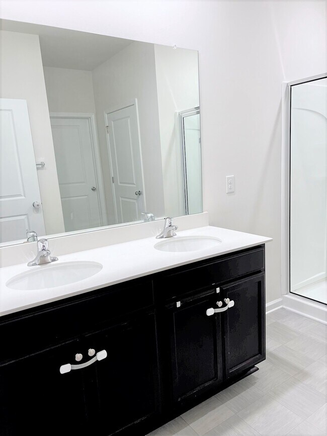 Building Photo - 110 Rogers Knoll Ln