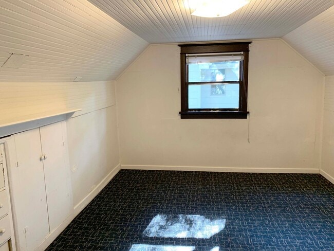 Building Photo - 318-320 W Myrtle