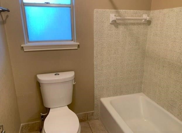Building Photo - 2123 Williamsburg Ct S