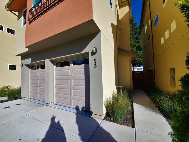 Building Photo - Contemporary Greenhaven Home with Private Backyard & Smart Features