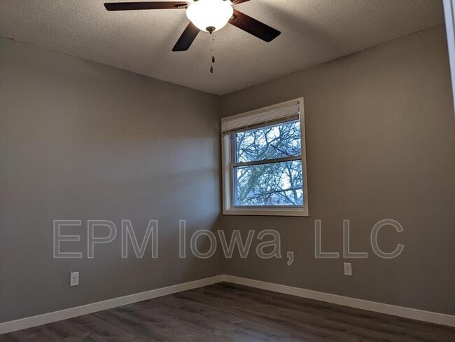 Building Photo - 105 Ludland Dr