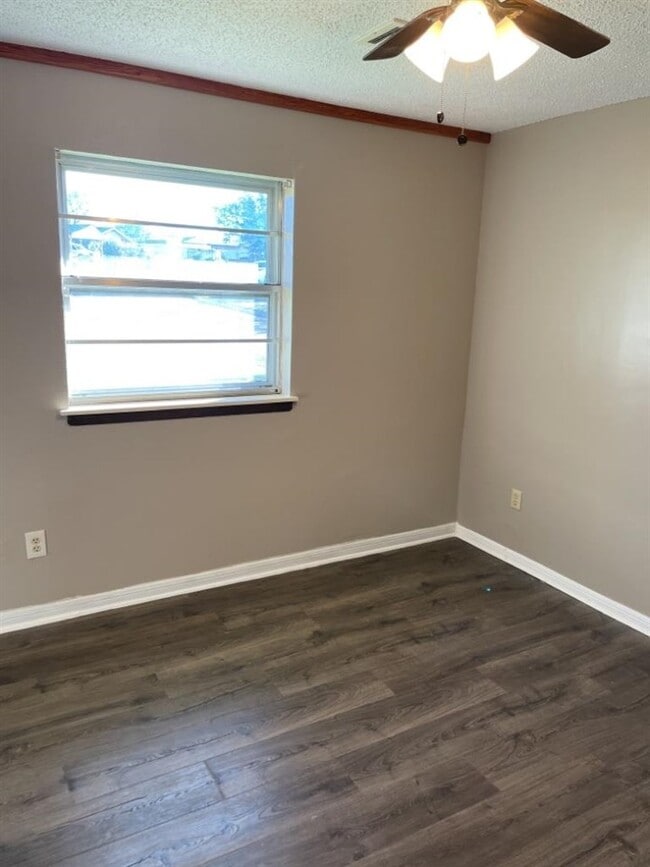 Building Photo - 4708 SE Sunnymeade