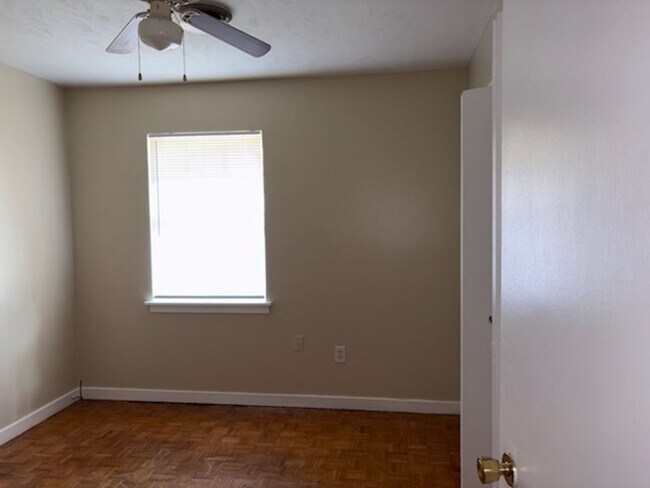 Building Photo - 5725 Brownlee Dr