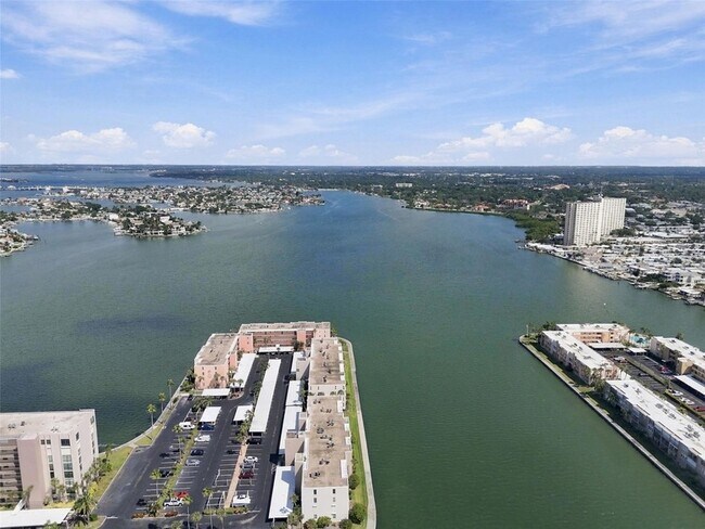 Building Photo - 7625 Sun Island Dr S