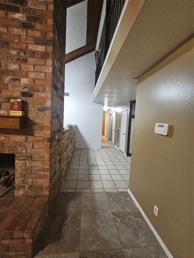 Building Photo - 4011 Alshire Dr
