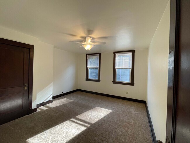 2 Bed/1 Bath - 420 Venture St