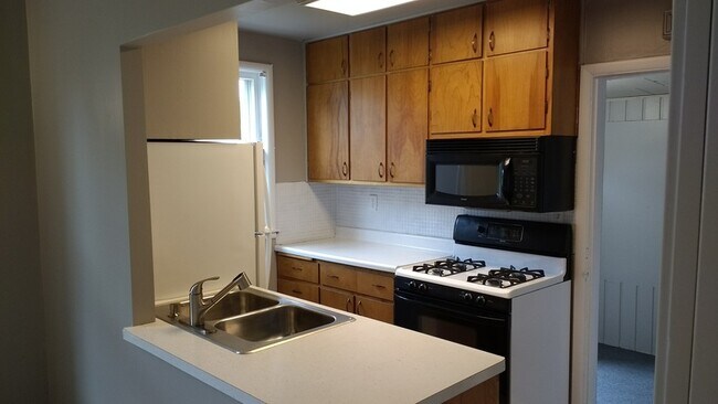 Building Photo - 901 1st St N