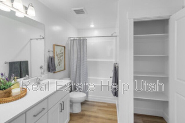 Building Photo - 285 W 1150 N