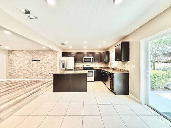 Building Photo - 3824 Exeter Ln