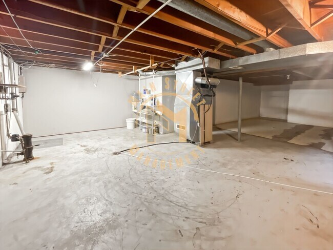 Building Photo - CENTRAL AIR! 2 Bed 1 Bath Ranch Duplex