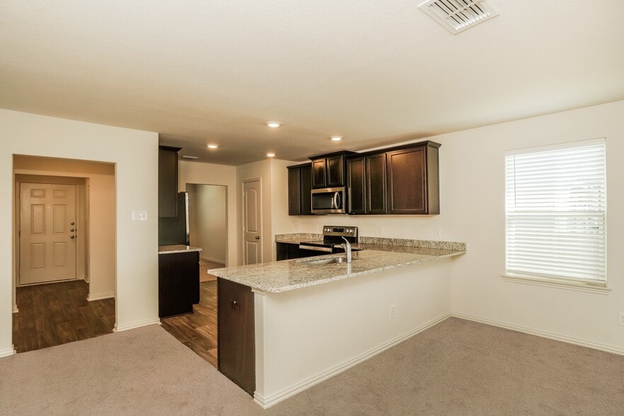 Building Photo - 7226 Lazy Cyn