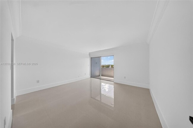 Building Photo - 9351 Fontainebleau Blvd