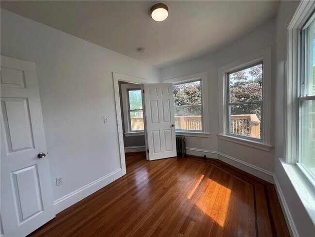Building Photo - 112 Norwood Ave