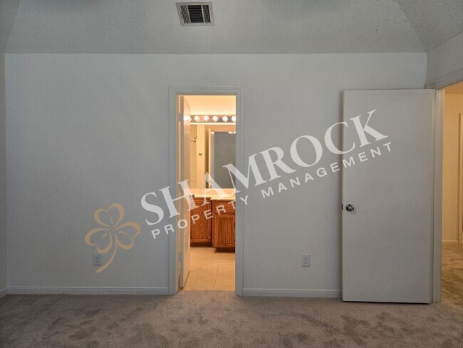 Building Photo - 2/2 Duplex in Midway ISD!