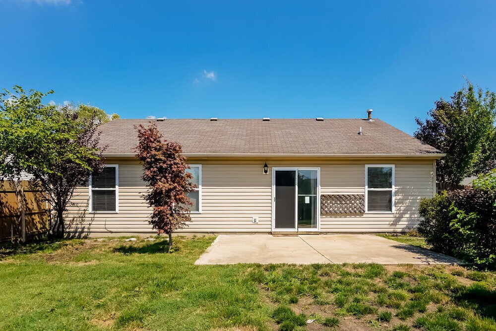 Building Photo - 7621 Blue Willow Dr