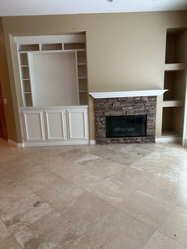 Building Photo - Single Story 3 Bedrooms Plus Den, Paseo Del Sol!!!