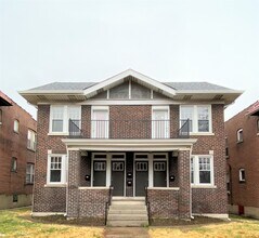 Building Photo - 4927 Lindenwood Ave