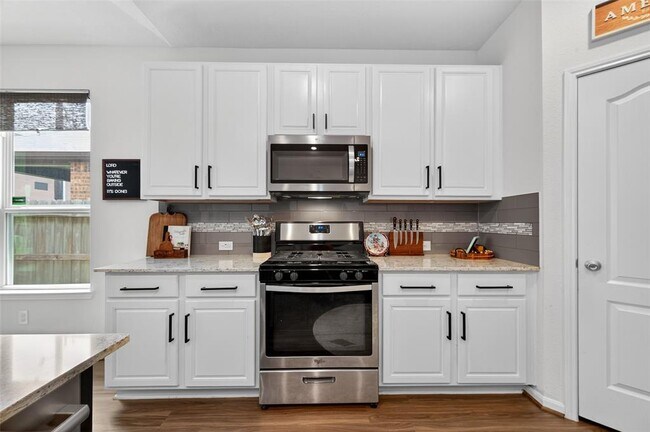 Building Photo - 12610 Northwood Colony Trl