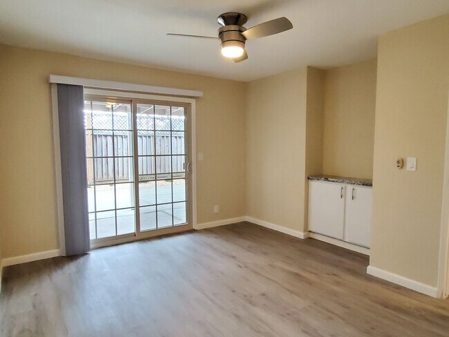 Building Photo - Spacious Home in The Pines, Remodeled Inside, New Heat/A.C, New Kitchen/Bathrooms, Fresh Paint!